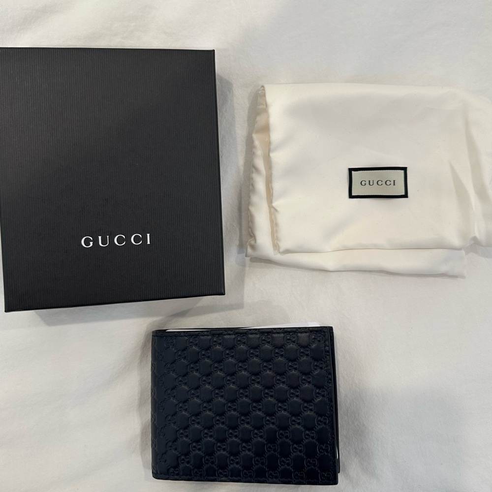 Gucci Men's Microguccissima GG Black Leather Trifold ID Wallet
